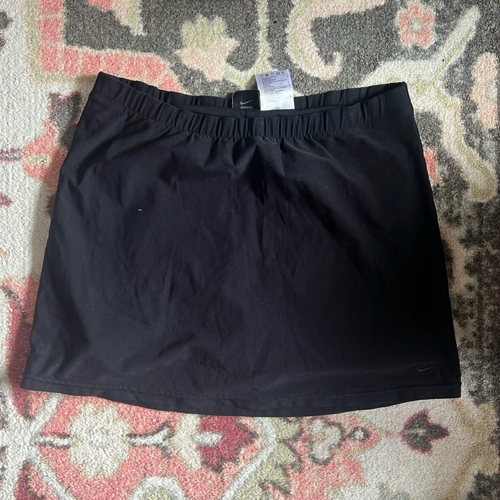 Vintage Nike tennis skirt. size small (4-6).